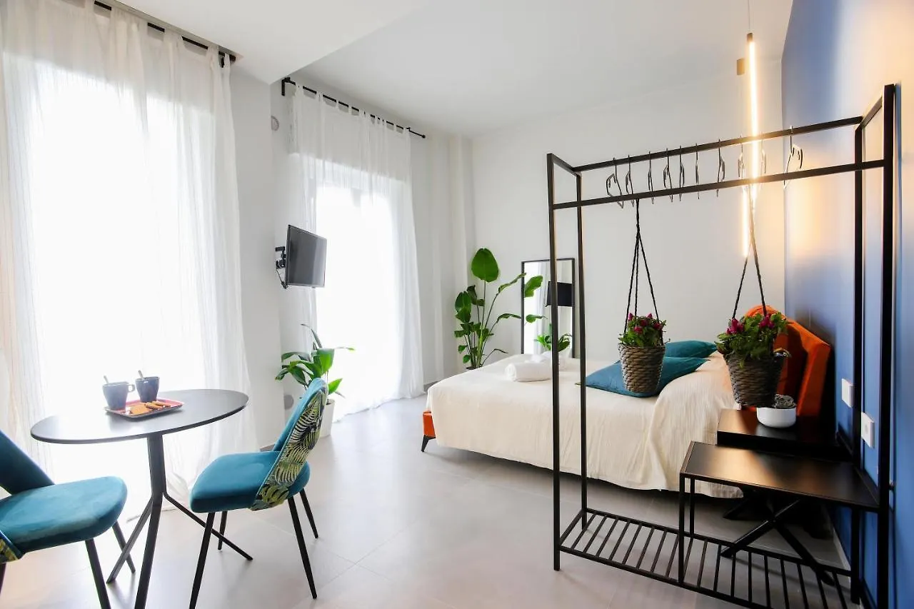 Floris: Modern Studio In The Heart Of City Center 巴里 0*,  意大利